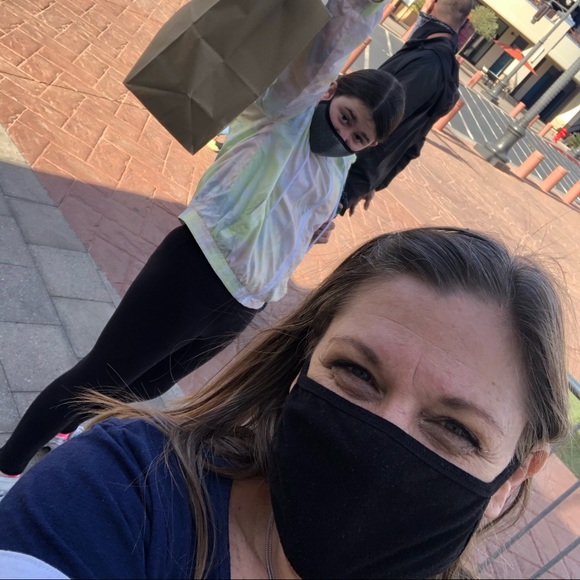 Meet your Posher, Lisa - Picture 1 of 8